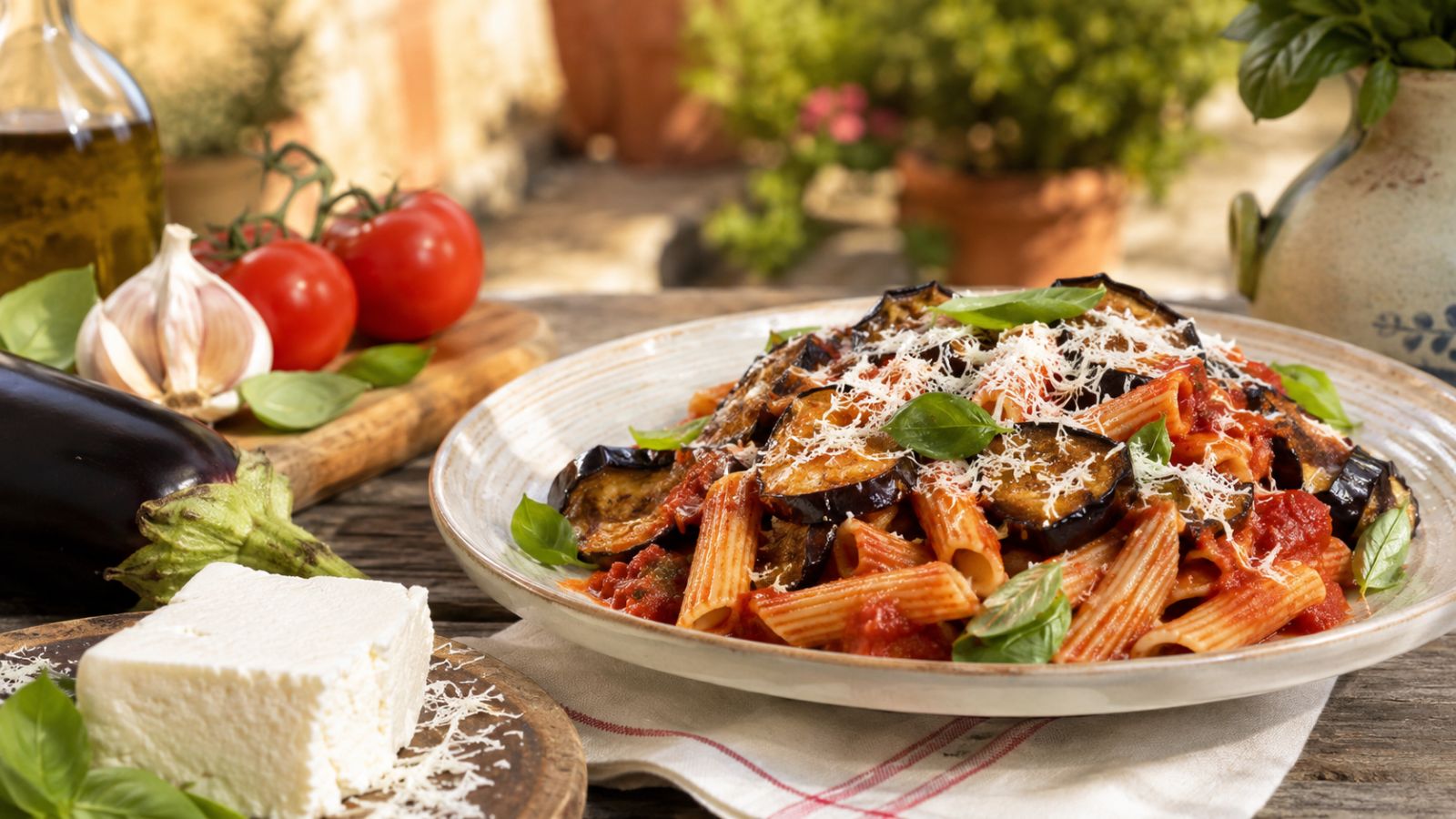 Pravé sicílske Pasta alla Norma: Symfónia baklažánu a ricotty